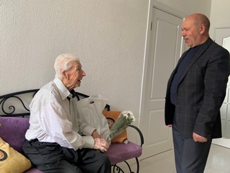 Виктор Марков посетил ветеранов Великой Отечественной войны